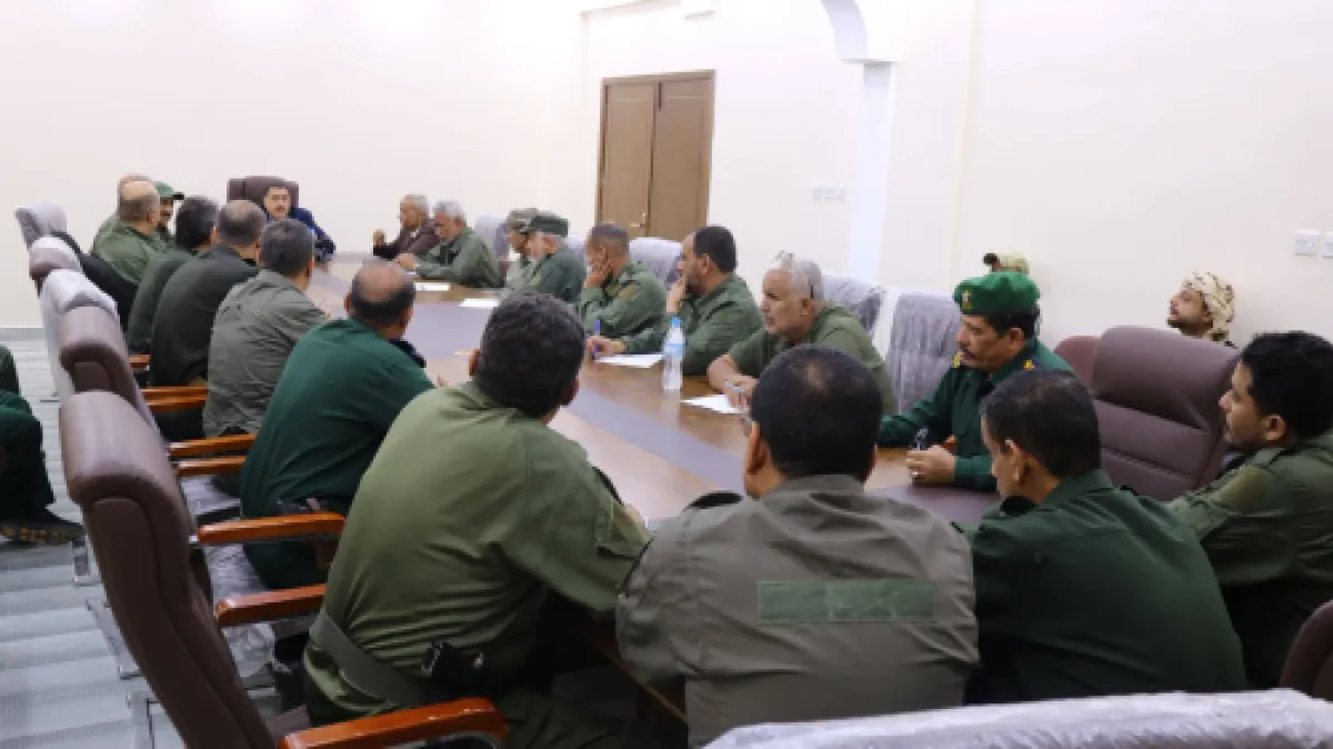 مدير أمن عدن يترأس اجتماعًا موسعًا لمدراء مراكز الشرطة ويشدد على تصعيد الحملات الأمنية وضبط الظواهر الخطرة