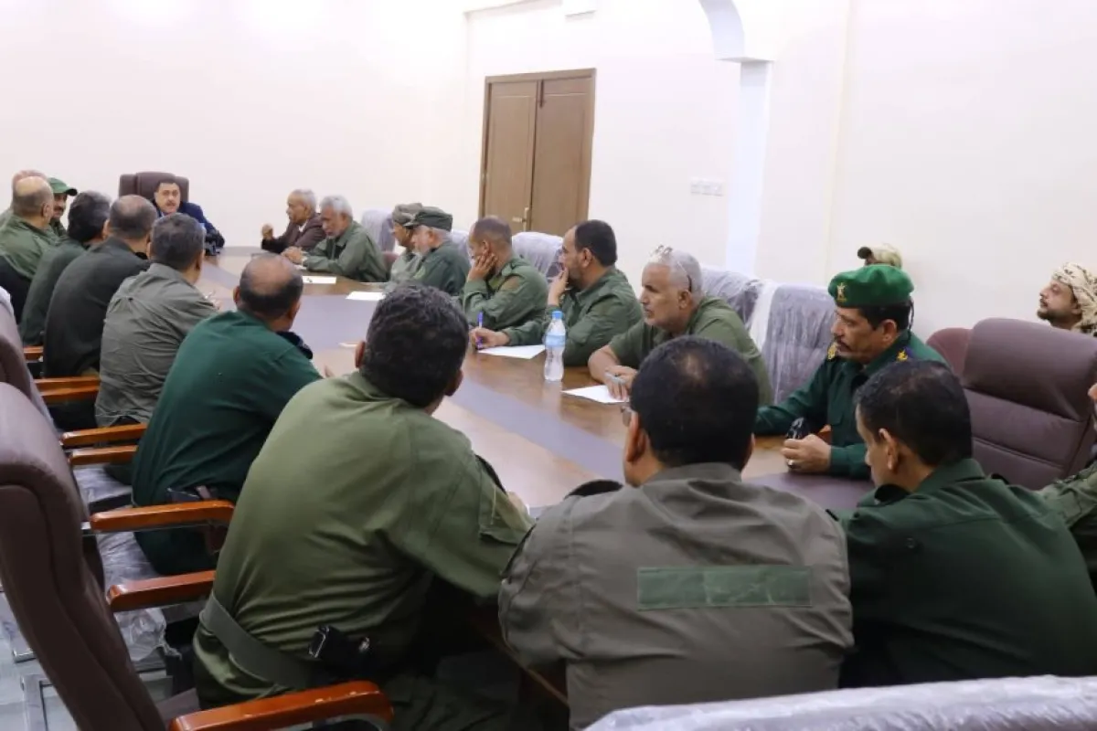 مدير أمن عدن يترأس اجتماعًا موسعًا لمدراء مراكز الشرطة ويشدد على تصعيد الحملات الأمنية وضبط الظواهر الخطرة.