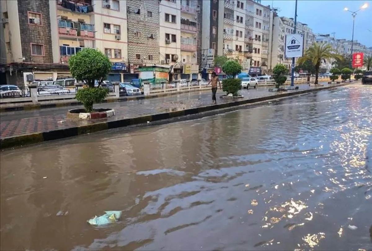 الدفاع المدني بعدن يرفع الجاهزية القصوى لمواجهة منخفض جوي متوقع 