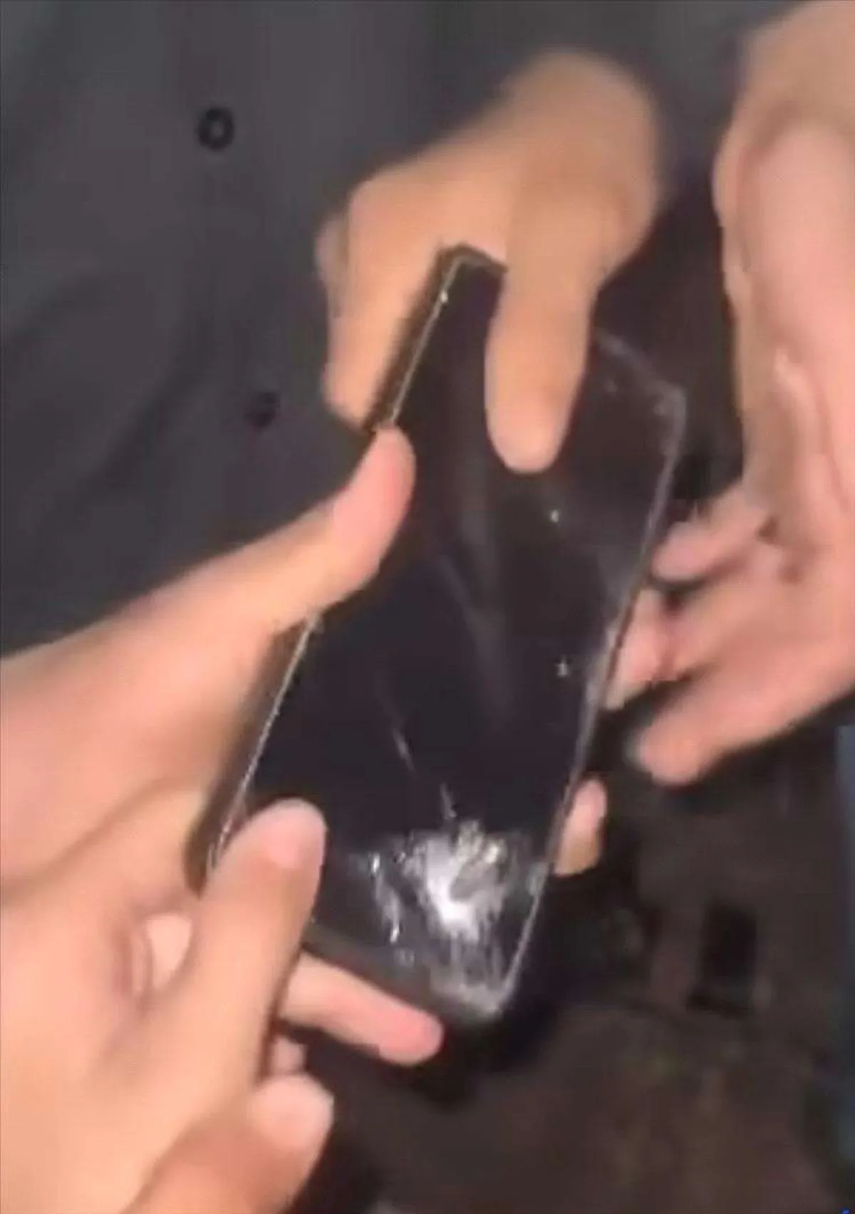 عاجل:جوال شاب ينقذه من رصاصة طائشة في لحج