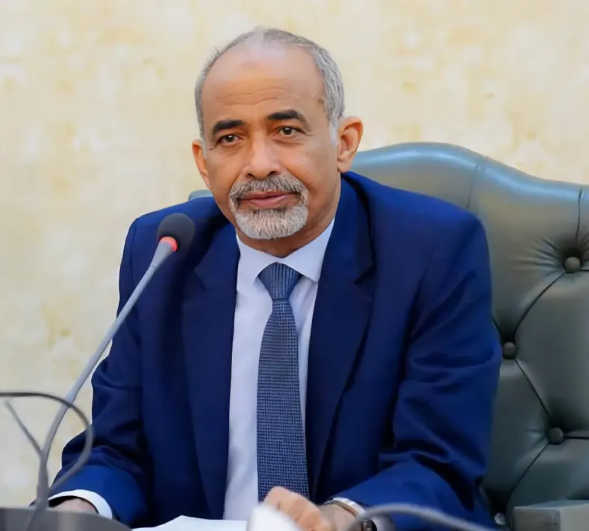 عضو الشورى "بن زبع": الفريق الصبيحي يتنفس برئة الدولة فلا تنتظروا منه أنصاف الحلول 