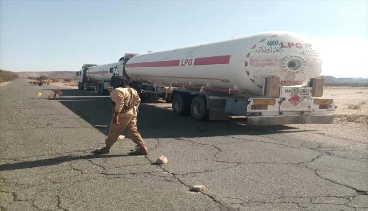 شرطة المهرة: خمس سنوات من الانتظار… طريق محتجّ"