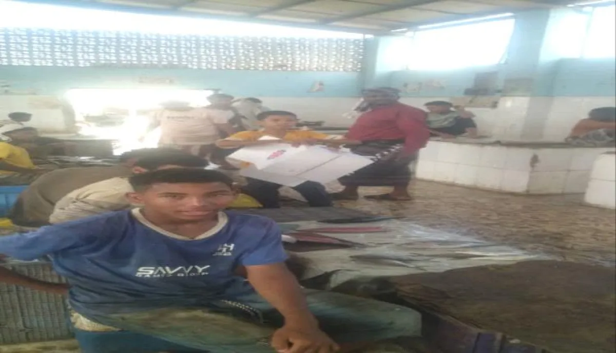 أبين.. حملة نظافة تعيد الحيوية لسوق الأسماك بزنجبار