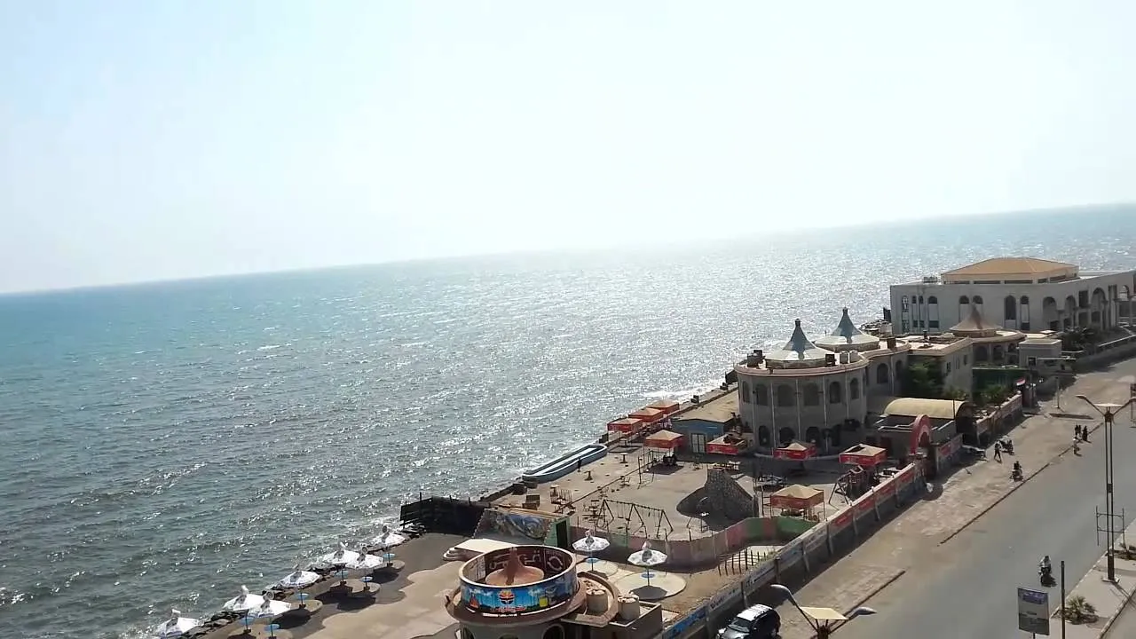 وفاة خمسة أشخاص غرقاً في سواحل الحديدة خلال إجازة عيد الفطر