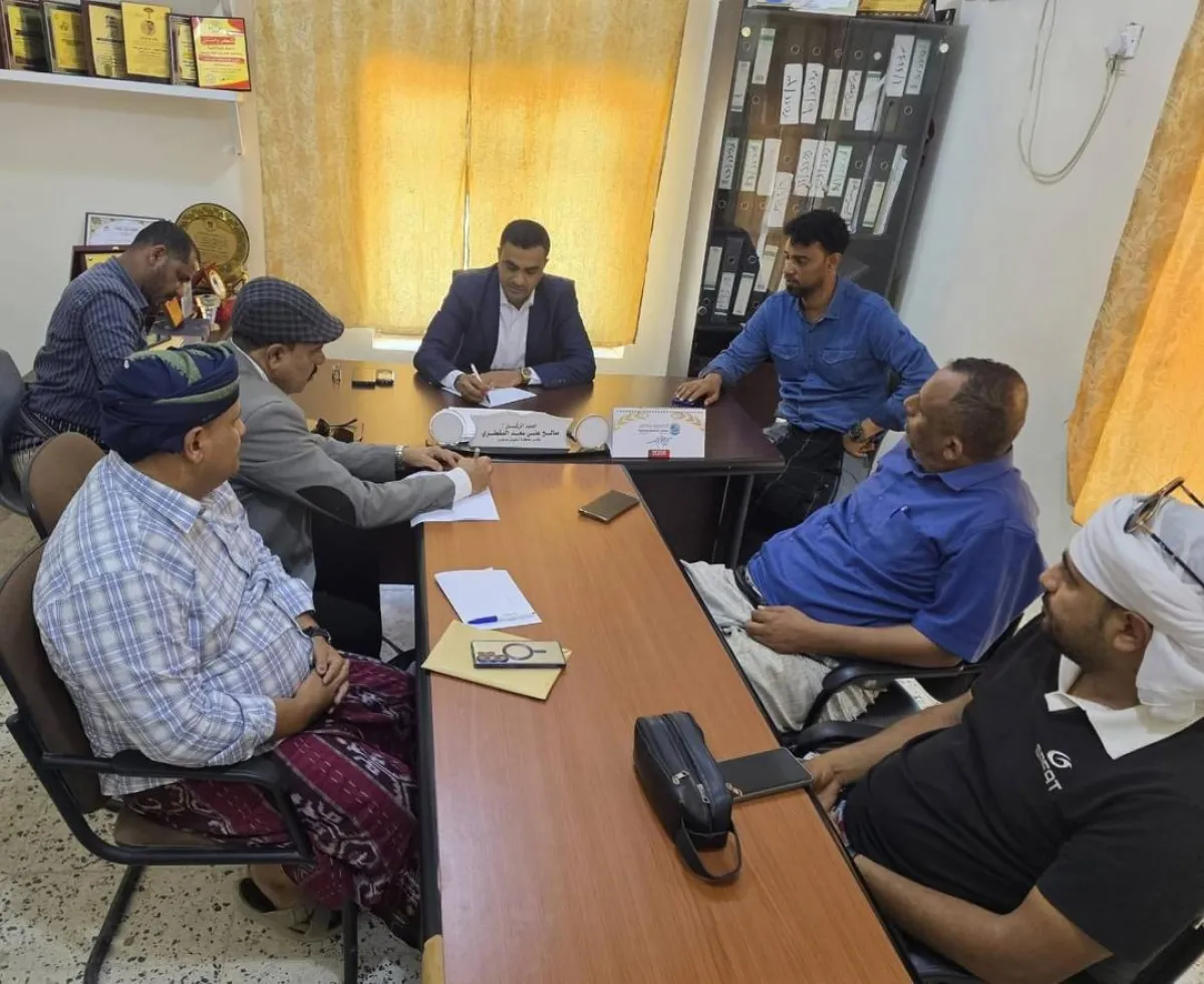 السقطري يؤكد تعزيز مخزون المشتقات النفطية استعدادًا لموسم الخريف