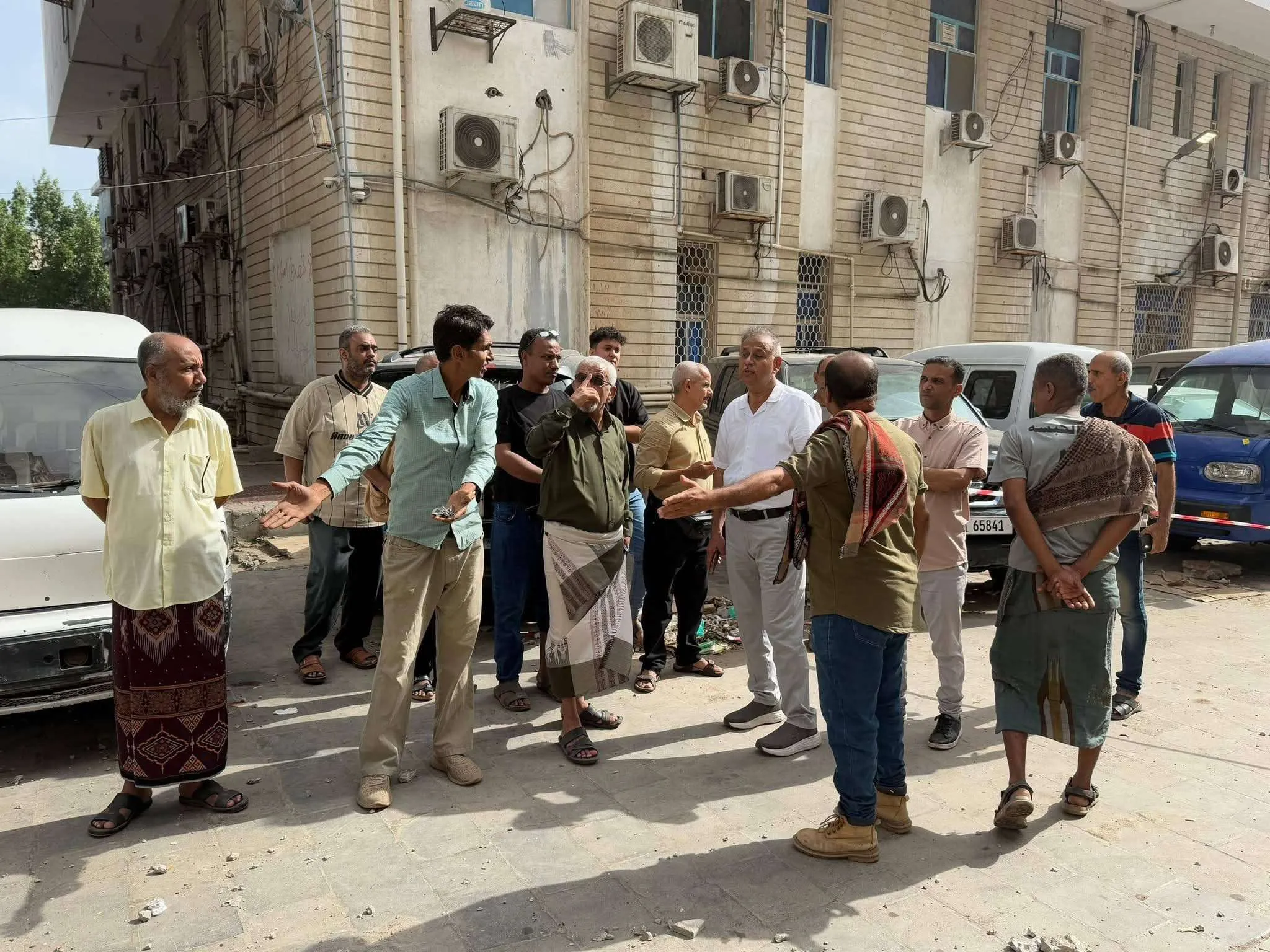 تحرك عاجل بعد انهيار بلكونات عمارة مأرب بشارع مدرم