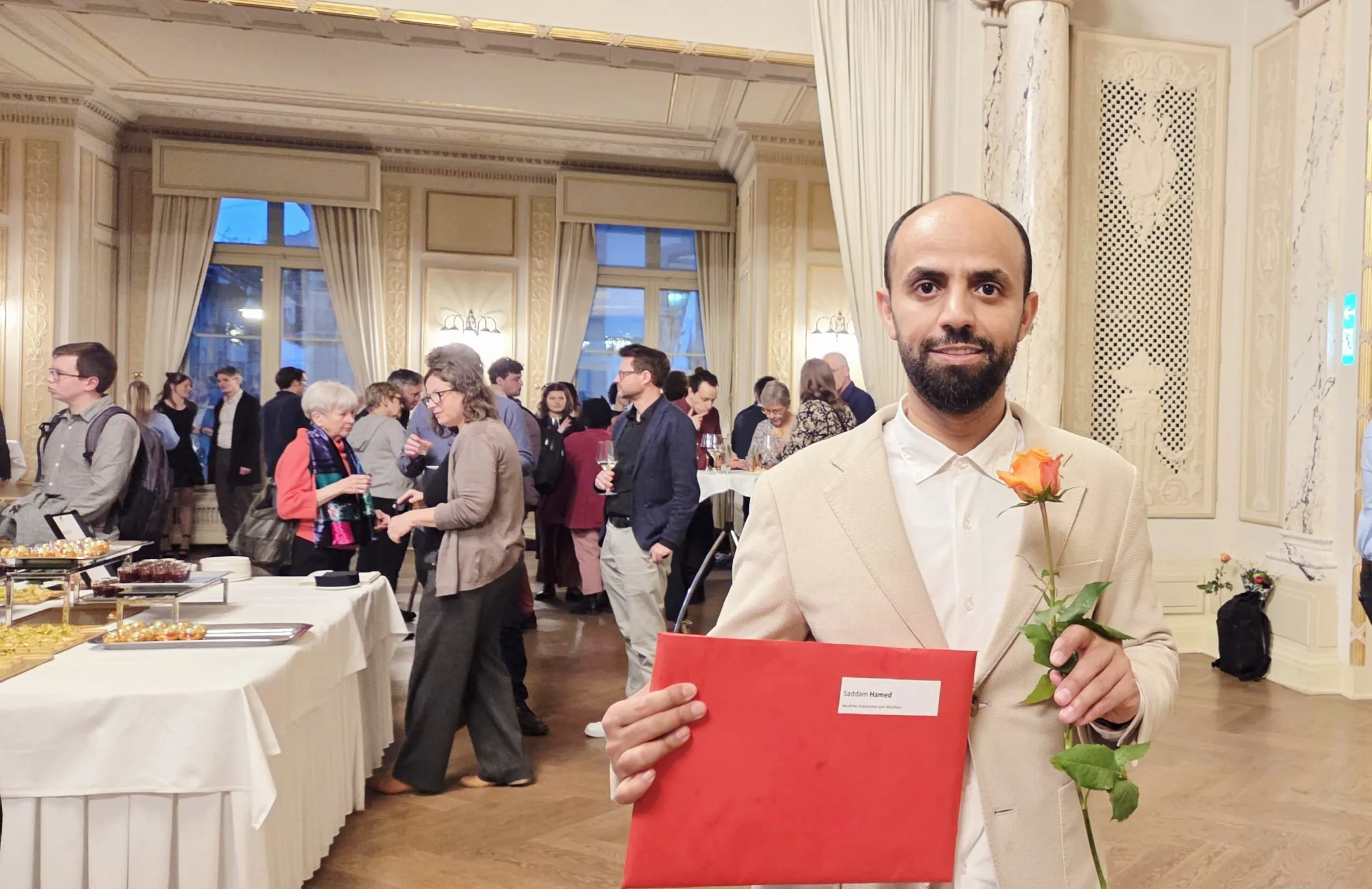 عن دراسته “حول الصحفيين اليمنيين في المنفى” الصحفي صدام أبو عاصم ينال درجة الماجستير