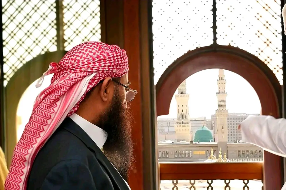 وزير الأوقاف يوقف التعاقد مع فنادق غير مستوفية لمعايير إسكان الحجاج اليمنيين في المدينة المنورة