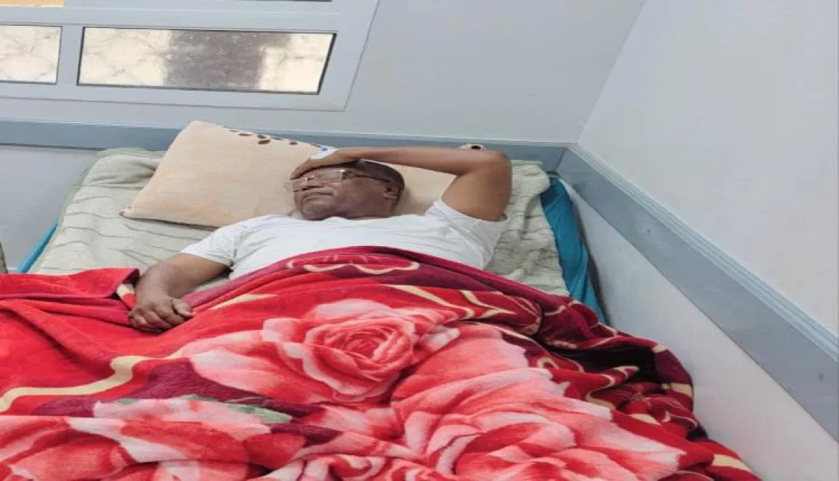 رئيس فرع اتحاد الإعلام الرياضي بوادي حضرموت يزور الإعلامي صالح باصالح ويطمئن على صحته