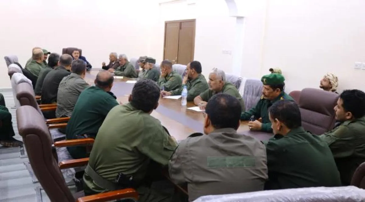 مدير أمن عدن يترأس اجتماعًا موسعًا لمدراء مراكز الشرطة ويشدد على تصعيد الحملات الأمنية وضبط الظواهر الخطرة