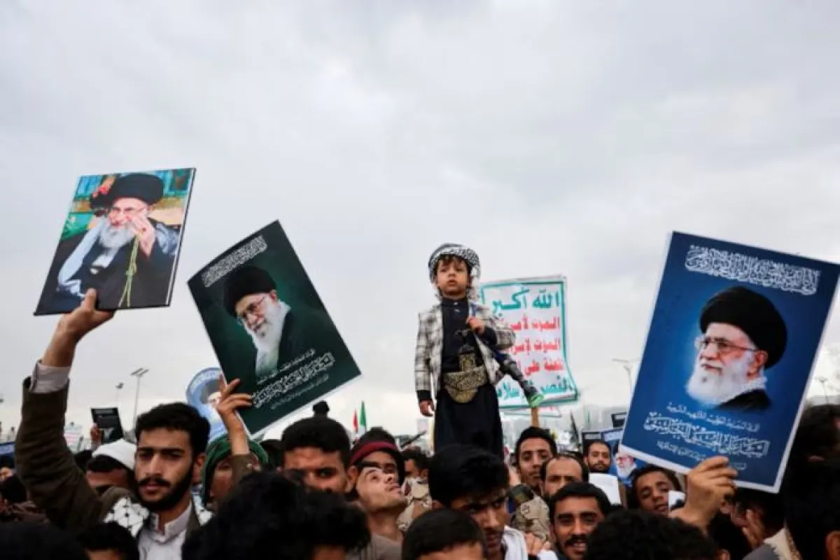 قيادي حوثي: جاهزون لاستهداف باب المندب تضامناً مع إيران و ساعة الصفر بيد القيادة