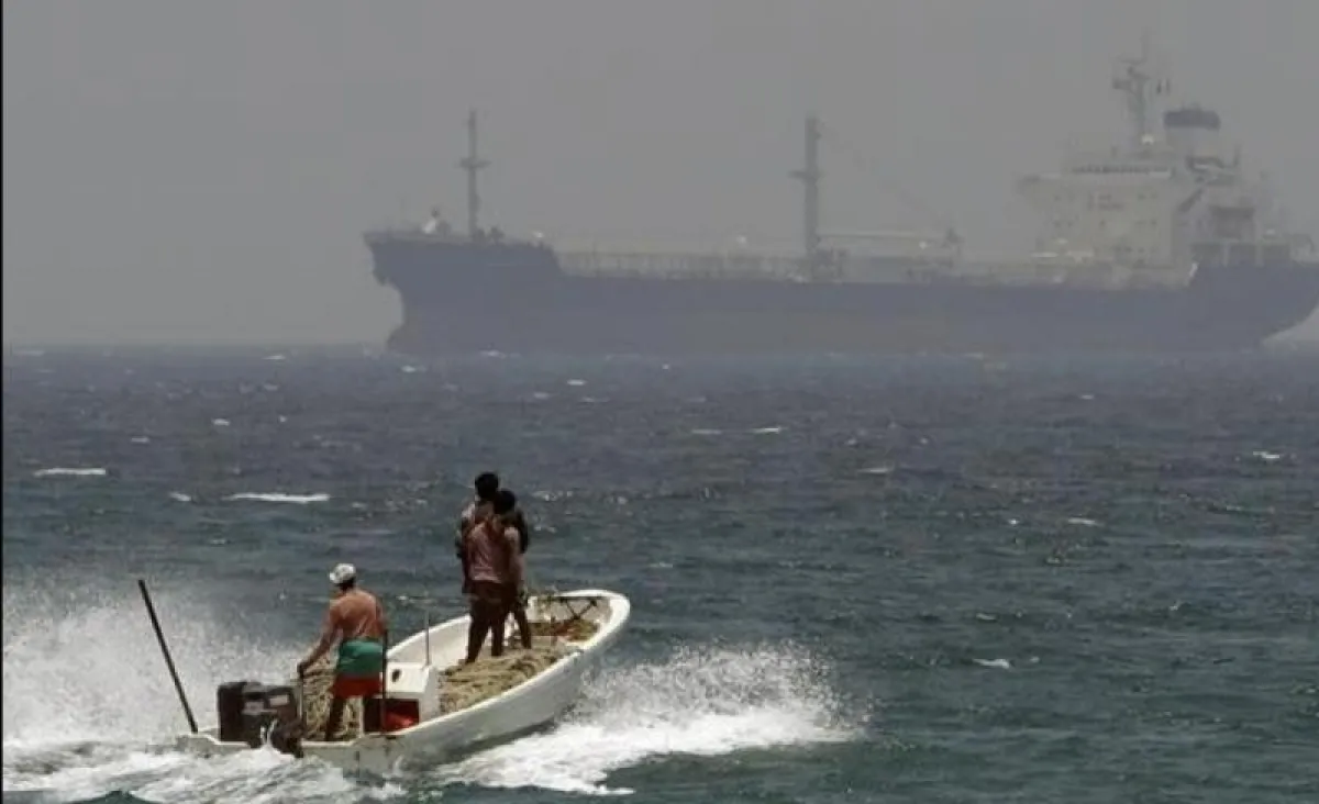 البحرية الأمريكية تحذر السفن من تهديد الحوثيين في البحر الأحمر وتدعو لتعطيل نظام التتبع الآلي