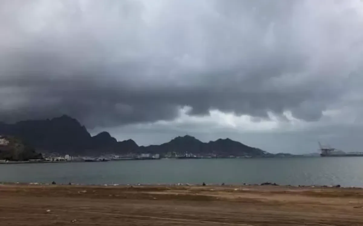 الدفاع المدني اليمني يرفع الجاهزية القصوى تحسباً لمنخفض جوي