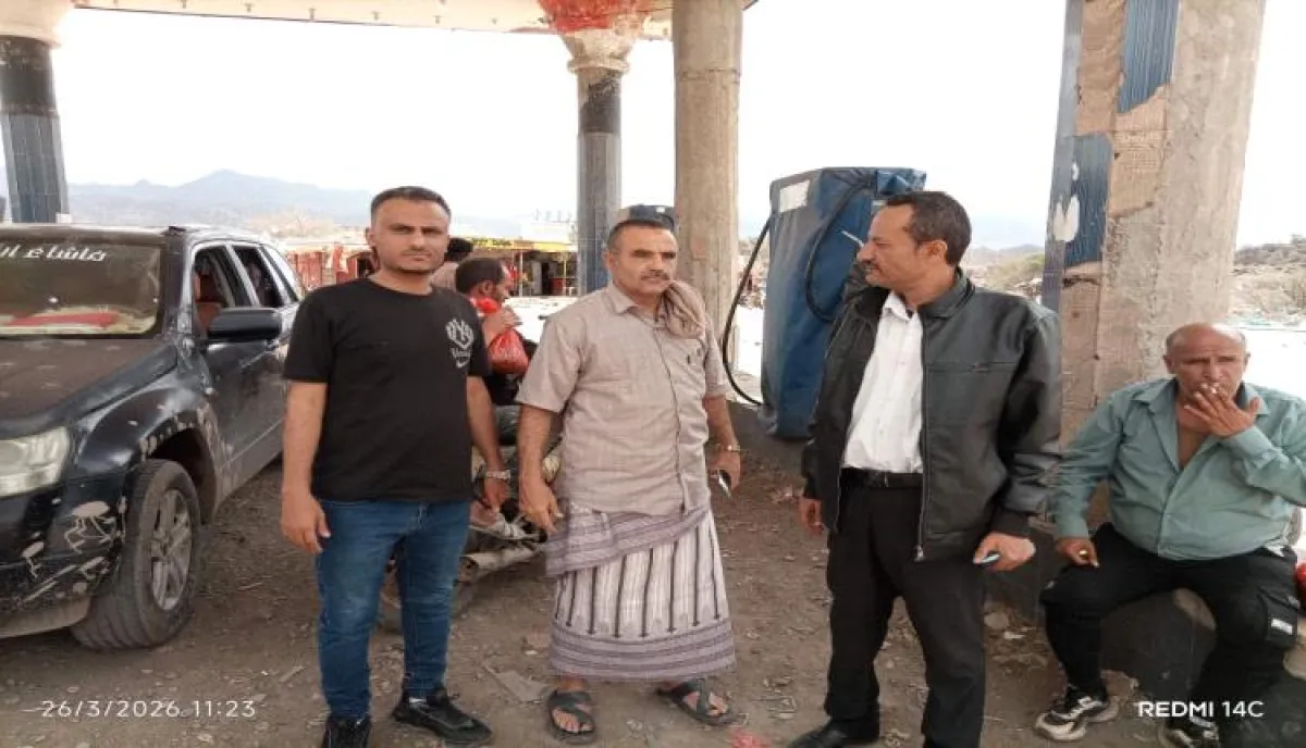 ممثل شركة النفط بالمحافظة ومدير مكتب الصناعة والتجارة بقعطبة ينفذان حملة رقابية على محطات الوقود والغاز