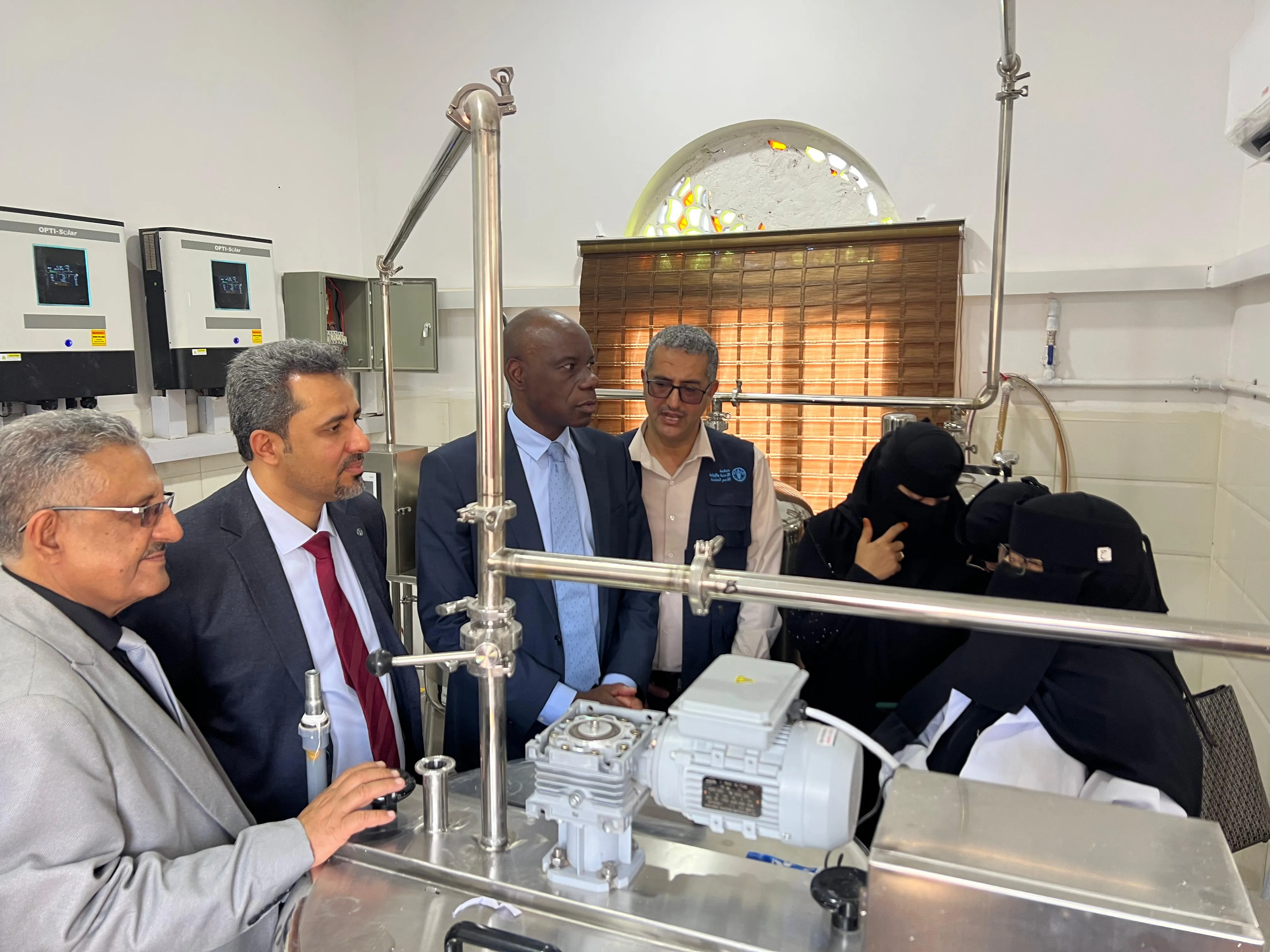 محافظ لحج ” الحالمي” يتفقد مشروع إعادة تأهيل مركز بحوث الثروة الحيوانية ويطلع على مشاريع زراعية بالحوطة وتبن