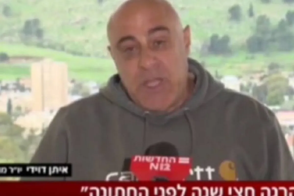 إنهيار رئيس إحدى المستوطنات الإسرائيلية بالدموع يكشف حالة اليأس ( فيديو )