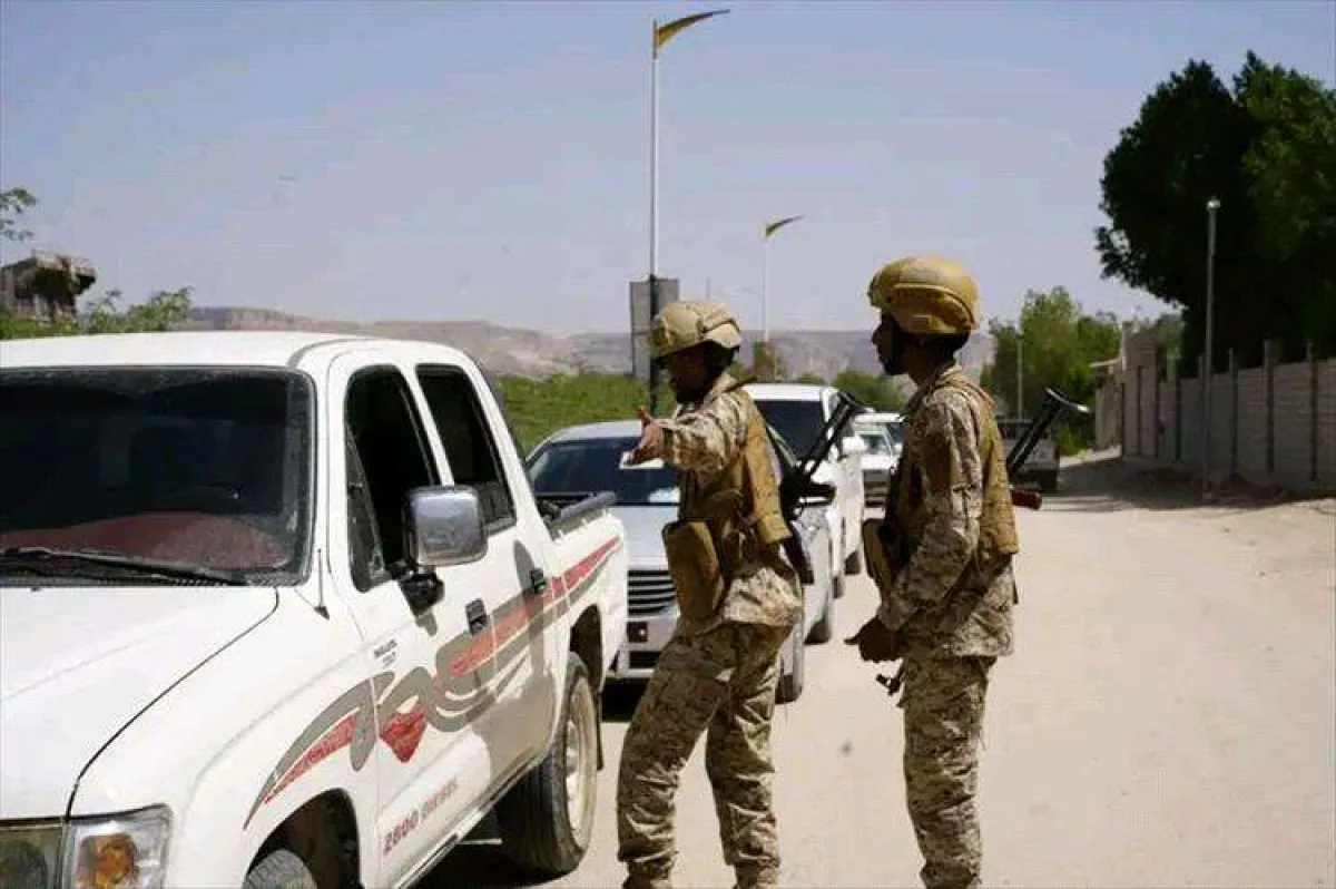 درع الوطن تصادر الاسلحة وتقوم بقصها