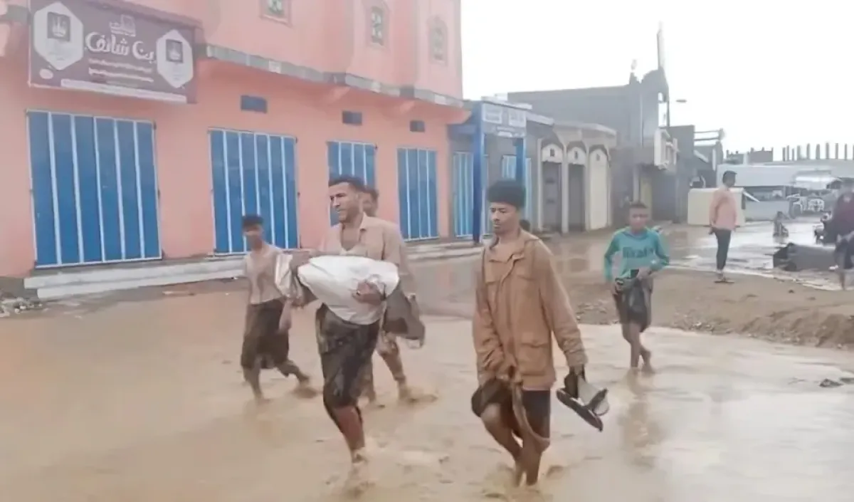 ارتفاع حصيلة ضحايا سيول الأمطار غربي تعز إلى 9 قتلى ومسؤول محلي يحصي الأضرار