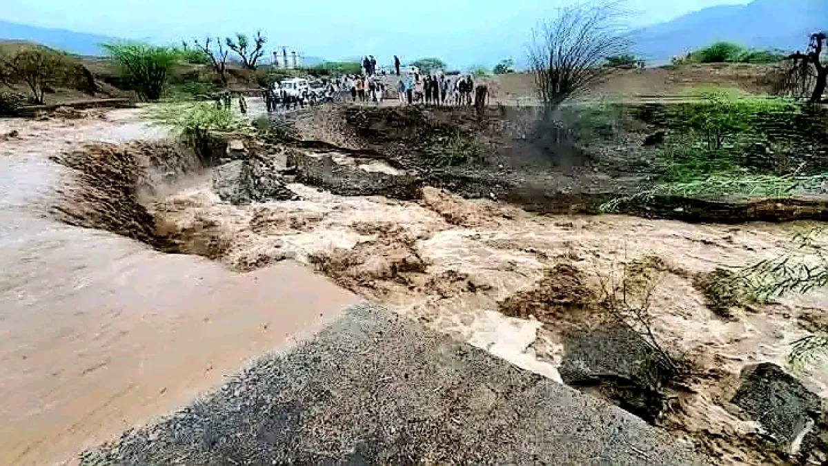 ارتفاع عدد ضحايا السيول غربي تعز إلى 9 أشخاص و“العليمي” يوجه بإغاثة المتضررين