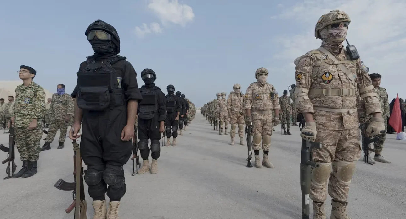 الحرس الثوري يعلن إغلاق مضيق هرمز ويحظر الملاحة لحلفاء واشنطن وتل أبيب