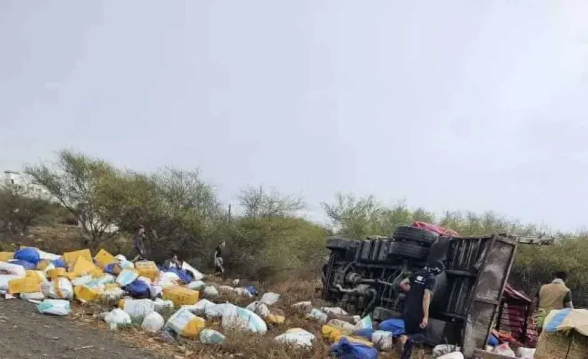 انقلاب ‘‘دينة’’ محملة بالقات غربي اليمن وفاة وإصابة أربعة أشخاص