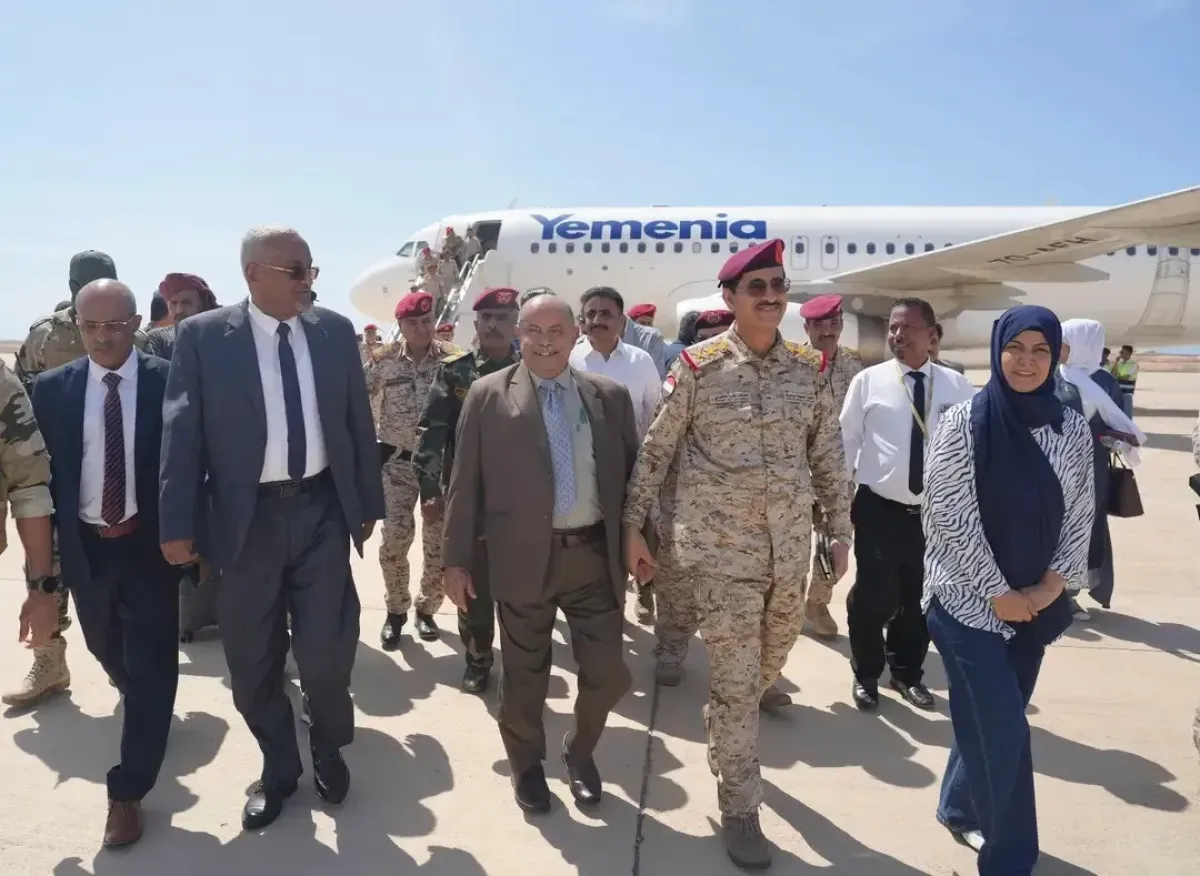 وصول وفد وزاري إلى حضرموت.. والخنبشي يؤكد أهمية الشراكة بين الحكومة والسلطة المحلية