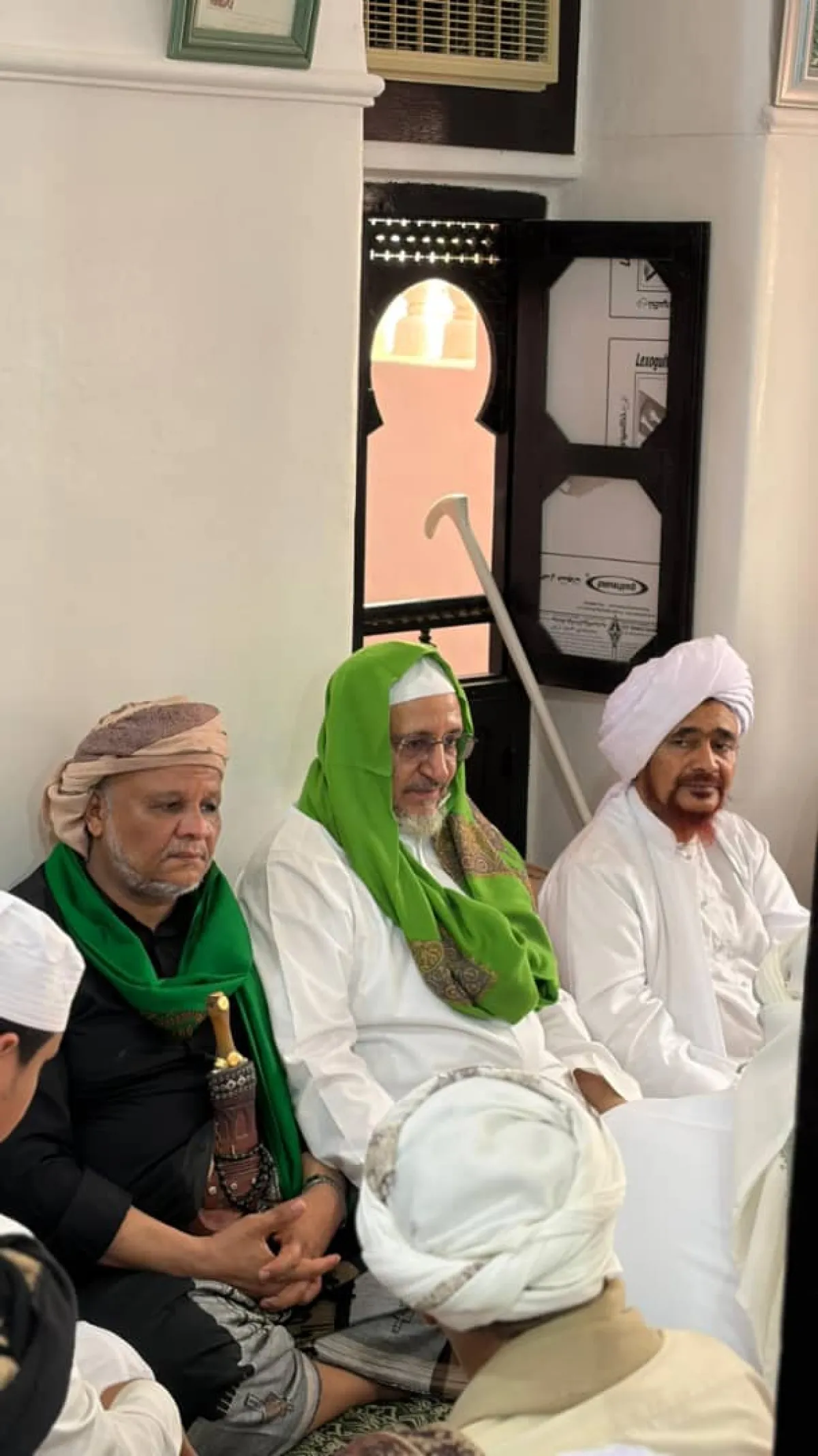 بتكليف من بن حبريش.. العامري يشارك في مراسم تنصيب الحبيب “علي بن حسن” منصبًا لآل الشيخ أبوبكر بن سالم