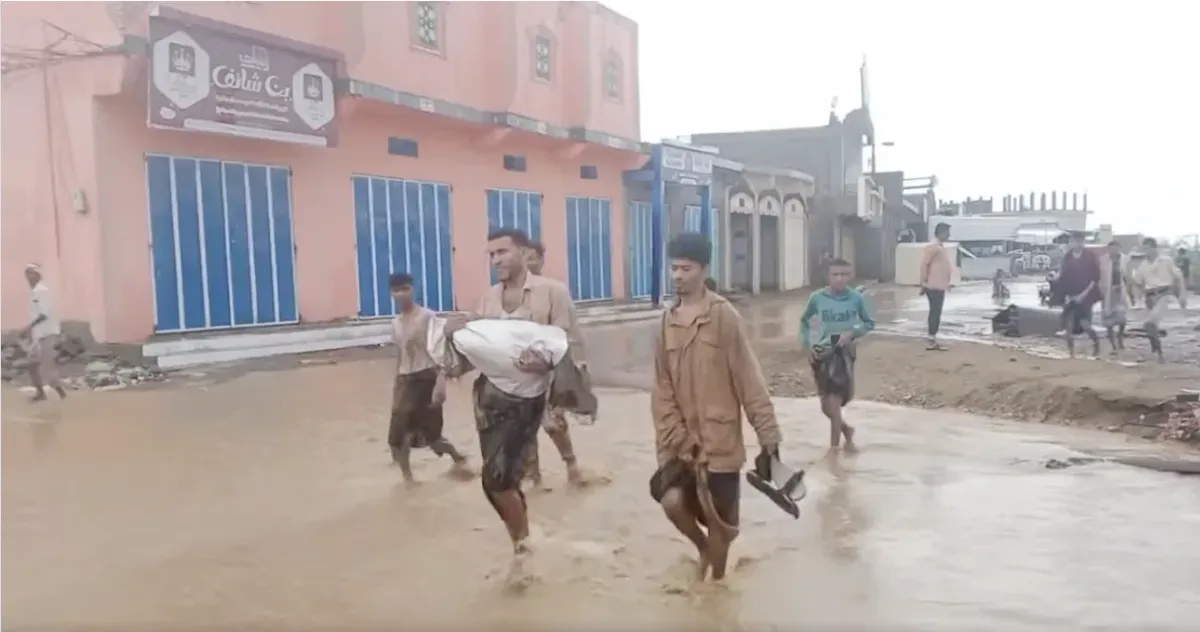 المخا.. وفاة 5 أطفال وفقدان طفلة جراء السيول الغزيرة في النجيبة