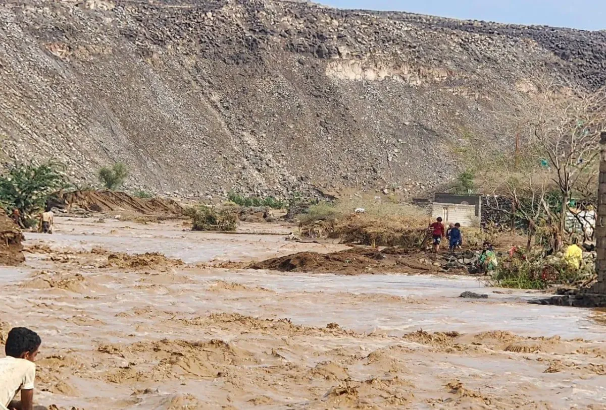 ارتفاع ضحايا السيول في المخا وموزع إلى 14 وفاة