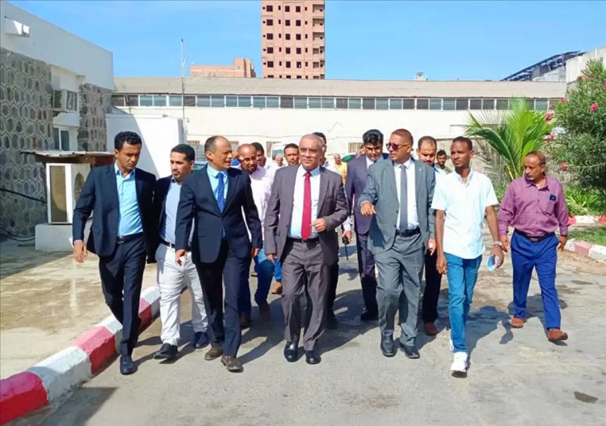 العبادي: طباعة الكتاب المدرسي أولوية لضمان استقرار التعليم… وجولة تفقدية في مطابع عدن