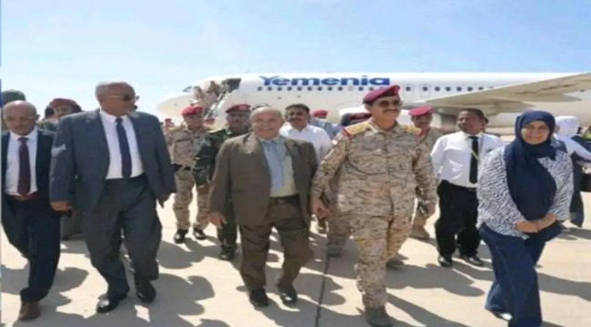 وزير الدفاع يحط الرحال في حضرموت لأول مرة في مهمة رفيعة المستوى