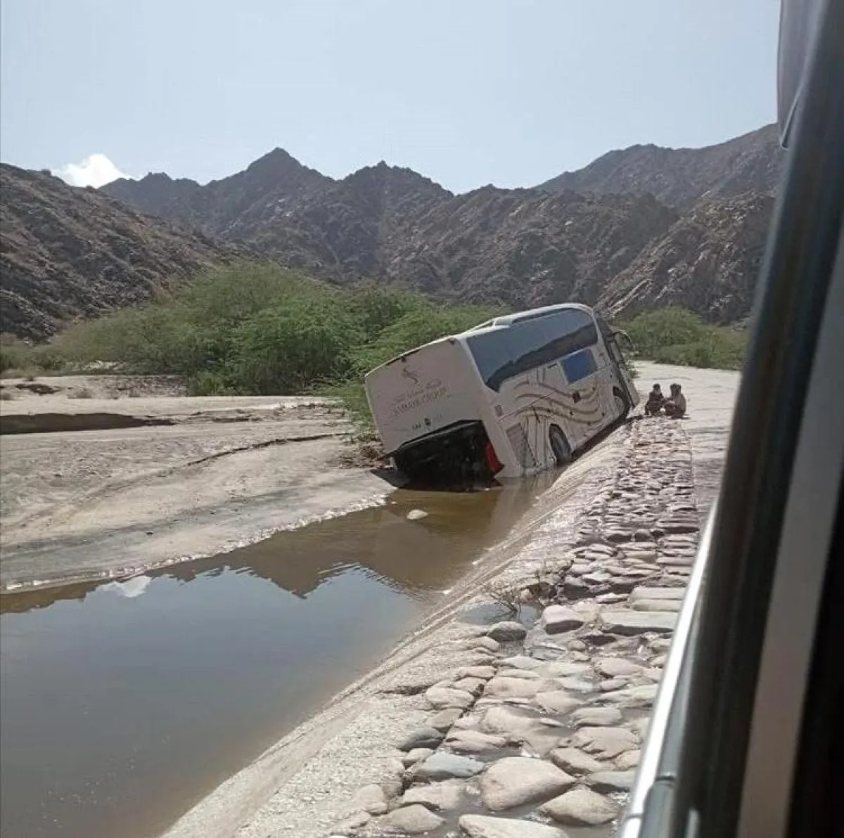 حادثة سيول أبين تعيد التحذير من مخاطر عبور الأودية أثناء الأمطار