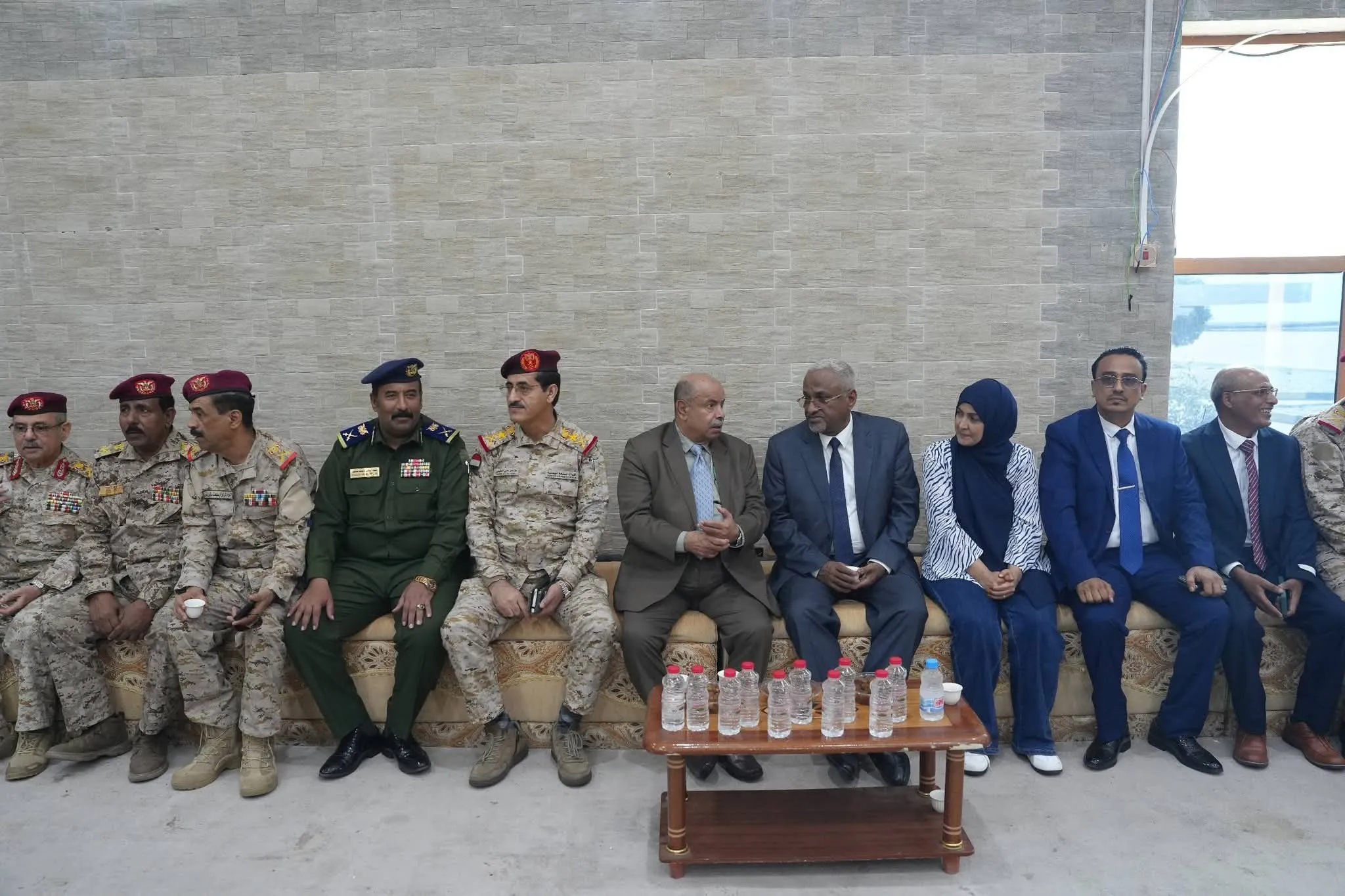 وفد حكومي رفيع يصل المكلا لبحث عدد من الملفات الهامة