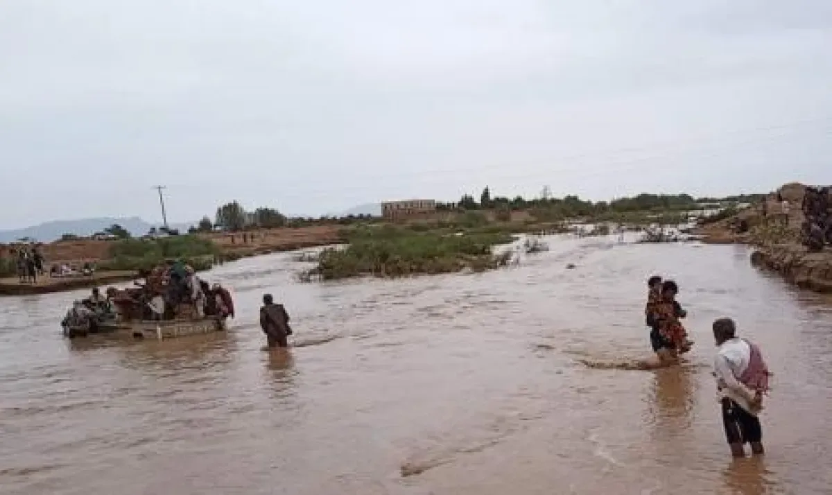 الجوف.. 508 أسر نازحة بلا مأوى جراء السيول وتحذيرات من تفاقم الكارثة الإنسانية