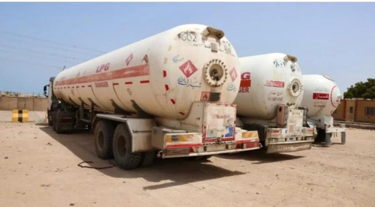 تعز تحافظ على استقرار توزيع الغاز رغم أزمة عدن المستمرة وسط مطالبات بتكثيف الرقابة