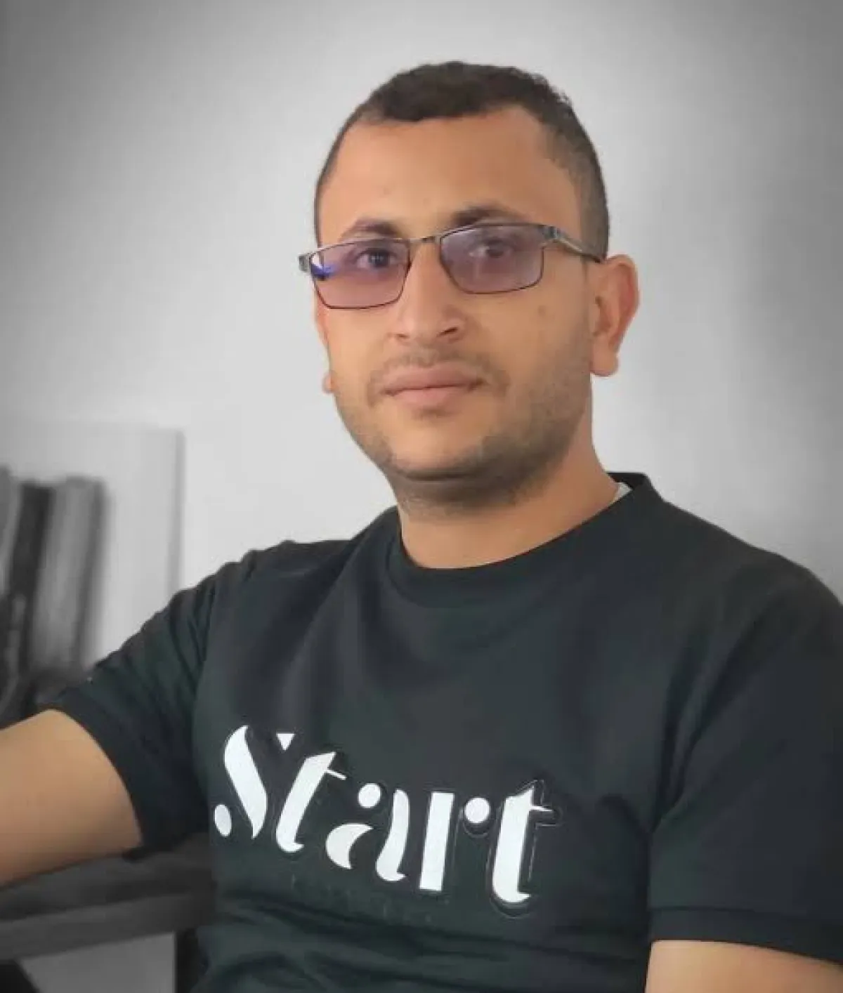 مقتل الصحفي عبدالصمد القاضي برصاص مسلحين مجهولين في تعز