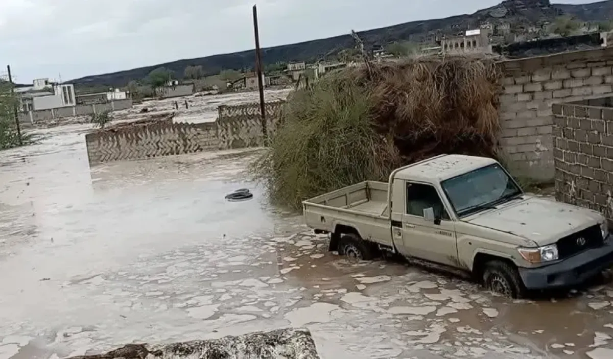 أمطار وسيول جارفة تضرب عدة محافظات يمنية.. وفاة 3 أطفال وقطع طريق رئيسي غربي تعز 