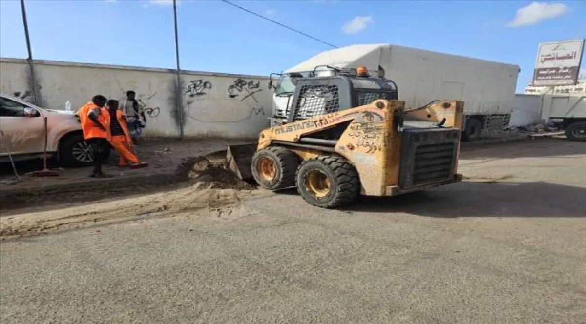  استمرار حملة صندوق النظافة في الشيخ عثمان لرفع مخلفات الأمطار