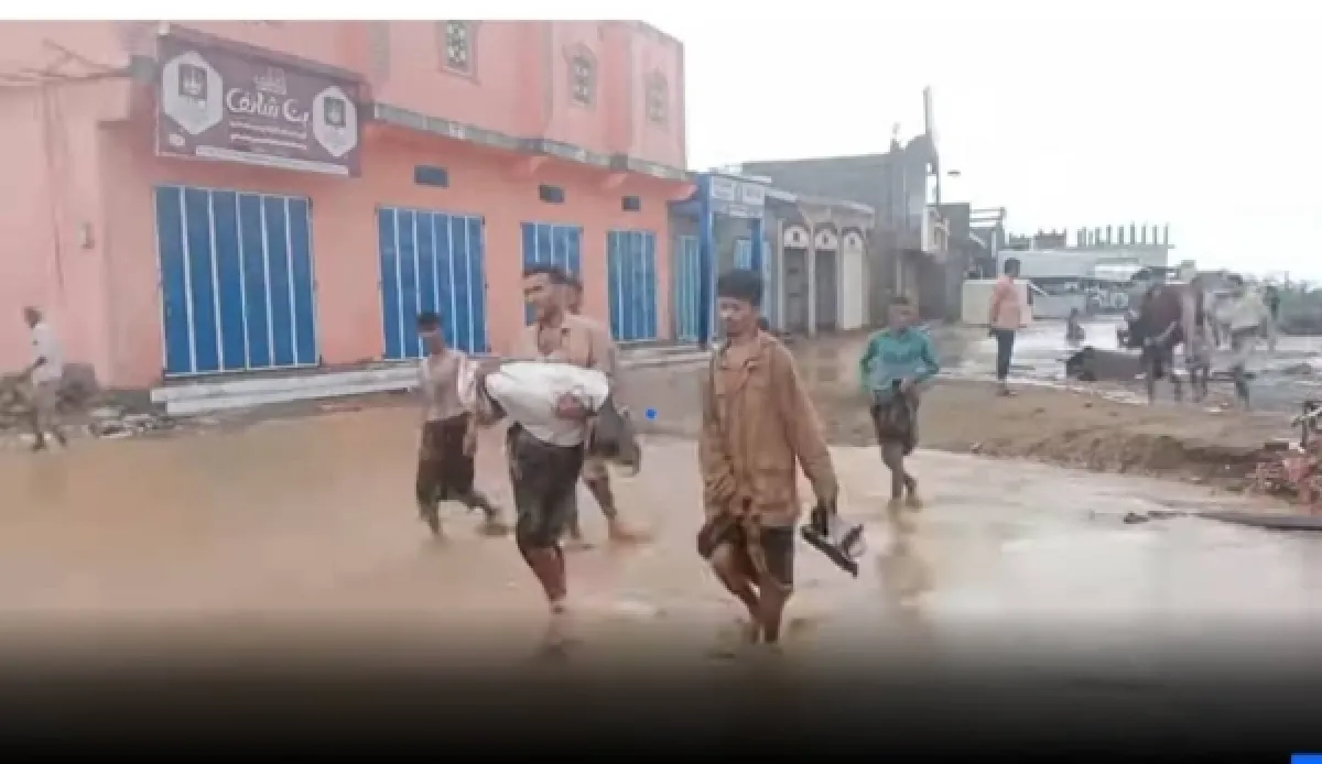 سيول مدمرة في المخا بتعز تودي بحياة 6 أشخاص وتخلف دمارًا واسعًا