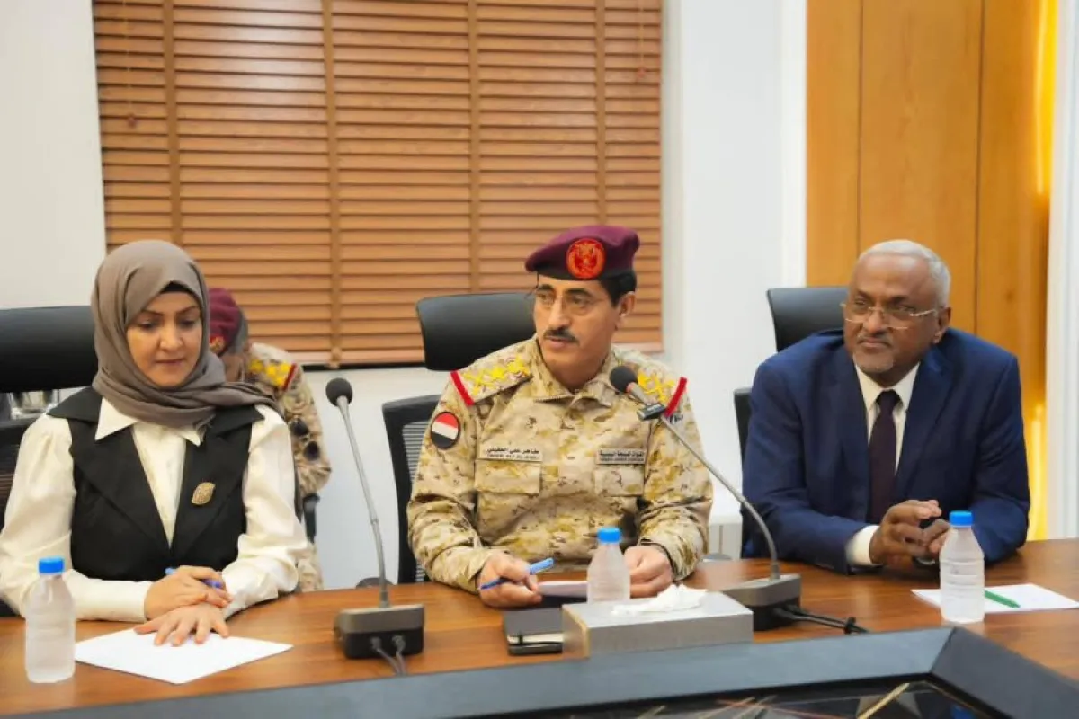 بحضور وزير الدفاع.. عضو مجلس القيادة محافظ حضرموت يترأس اجتماعاً استثنائياً للمكتب التنفيذي