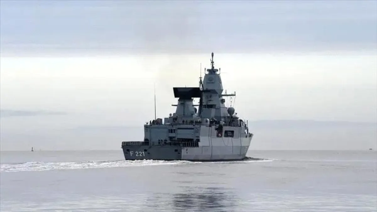 فرقاطة يونانية تؤمن سفنًا تجارية ضمن مهمة "أسبيدس" الأوروبية