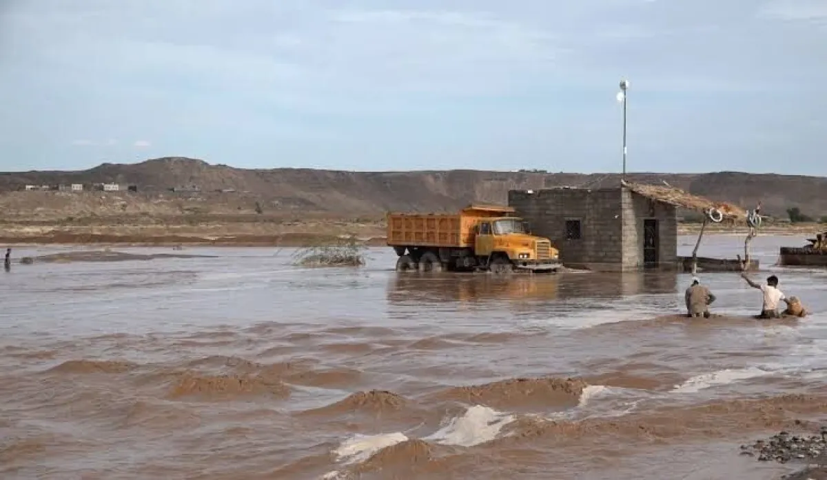 وفاة 9 أشخاص جراء سيول الأمطار في المخا وموزع غربي تعز