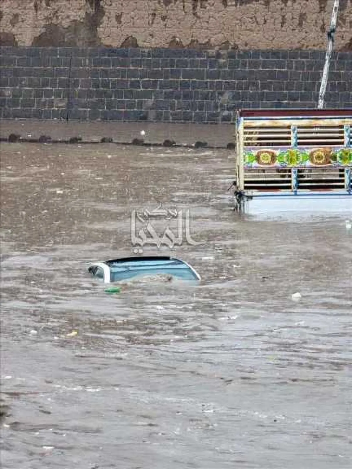 أمطار رعدية وسيول جارفة تضرب 16 محافظة خلال الساعات القادمة