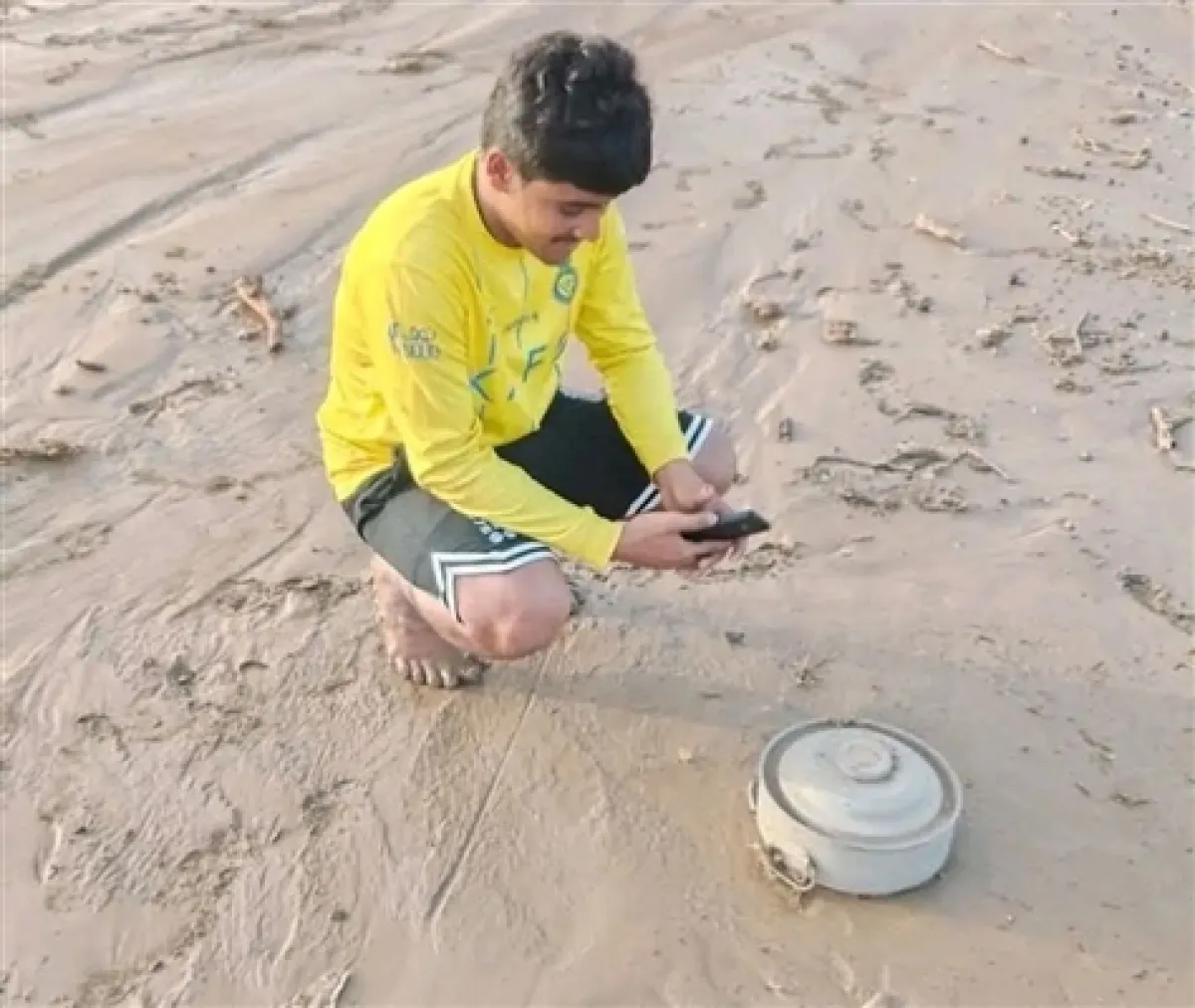 شرطة حجة: السيول تكشف ألغامًا حوثية في وادي حيران