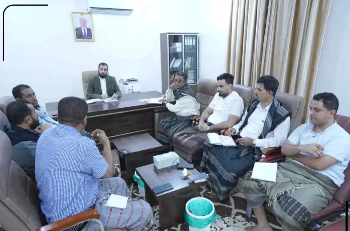 محافظ أبين يناقش مع مدير التخطيط تنفيذ المشاريع الحيوية وتلبية احتياجات المحافظة