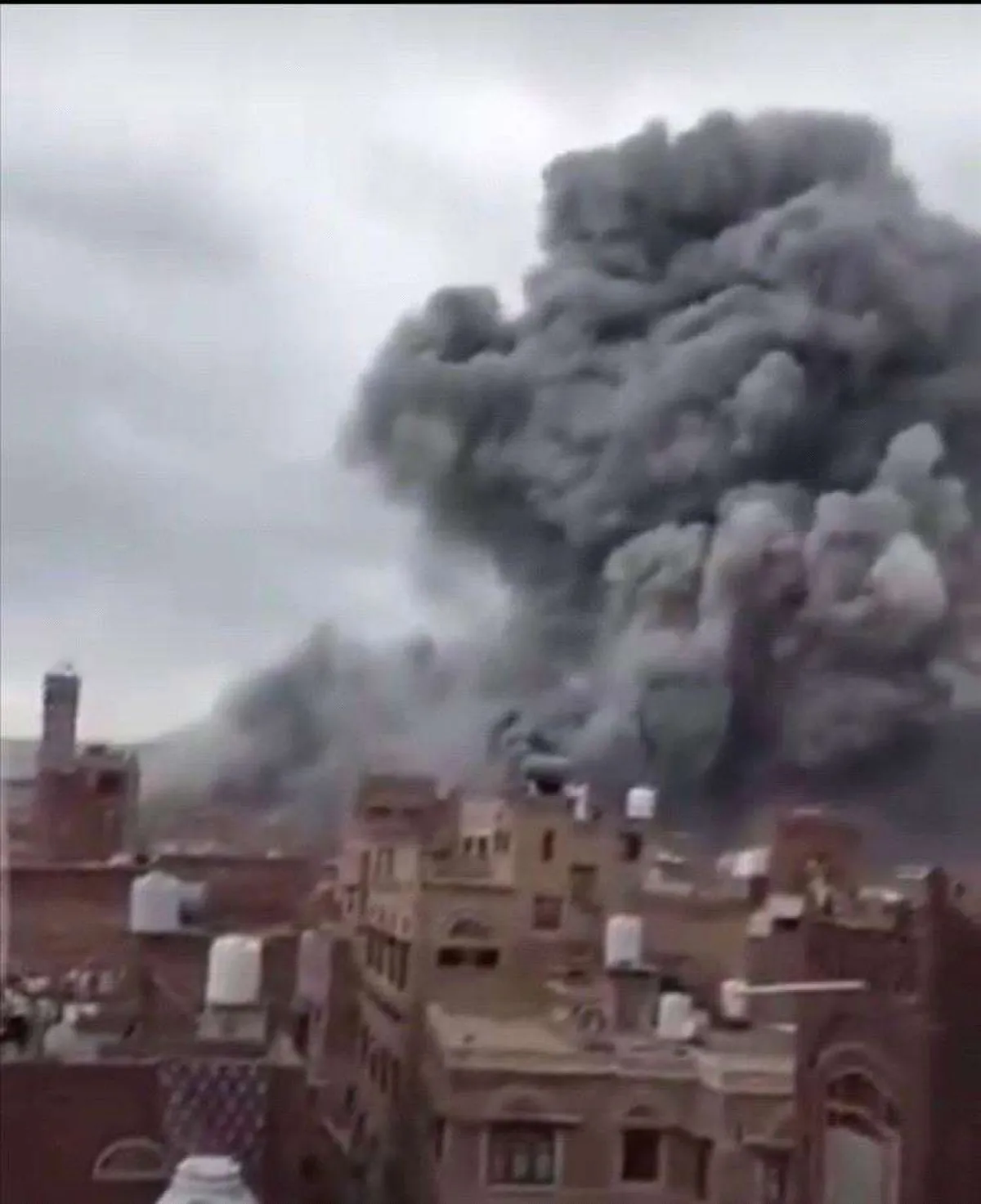 عاجل:غارات جوية عنيفة تهز صنعاء