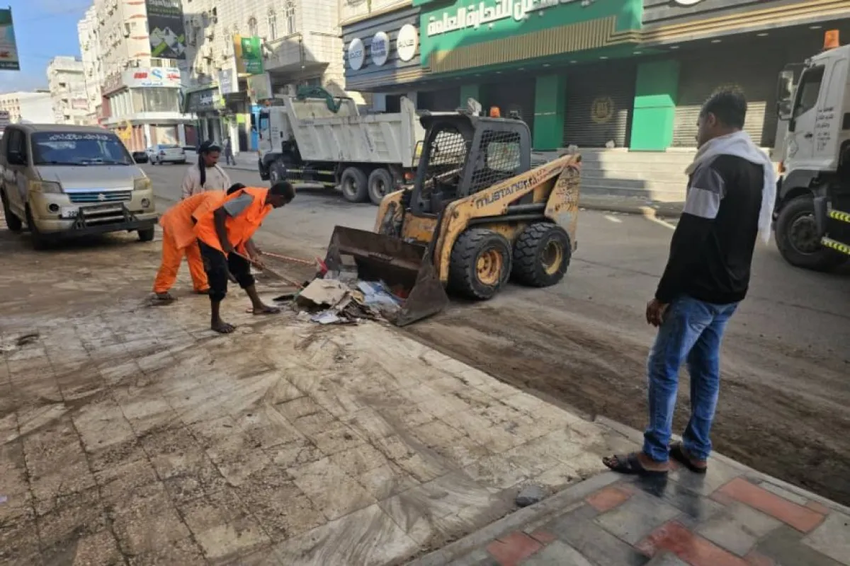 استمرار حملة صندوق النظافة في الشيخ عثمان  لرفع مخلفات الأمطار لليوم الثاني على التوالي