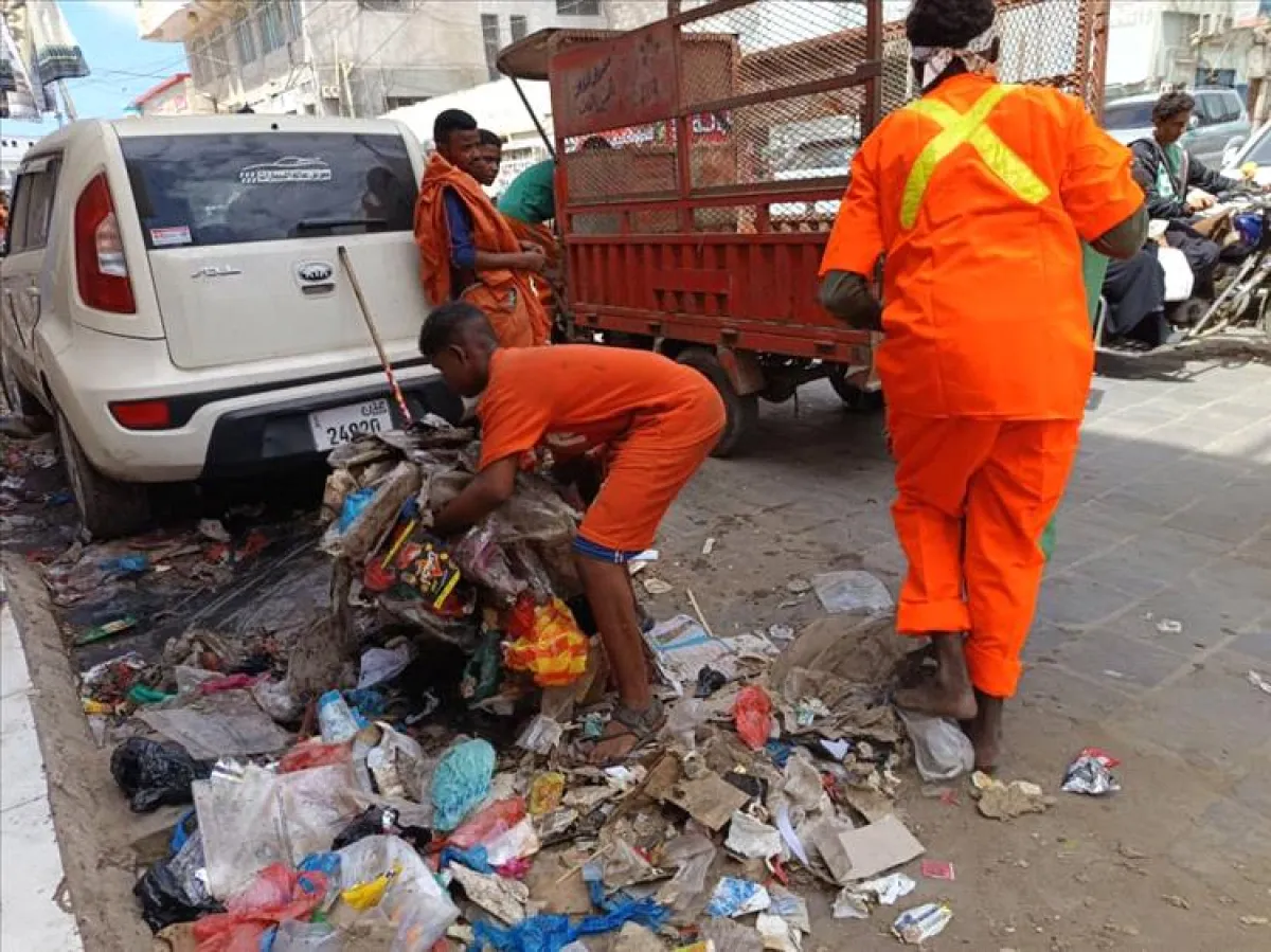 استمرار حملة صندوق النظافة في الشيخ عثمان لرفع مخلفات الأمطار