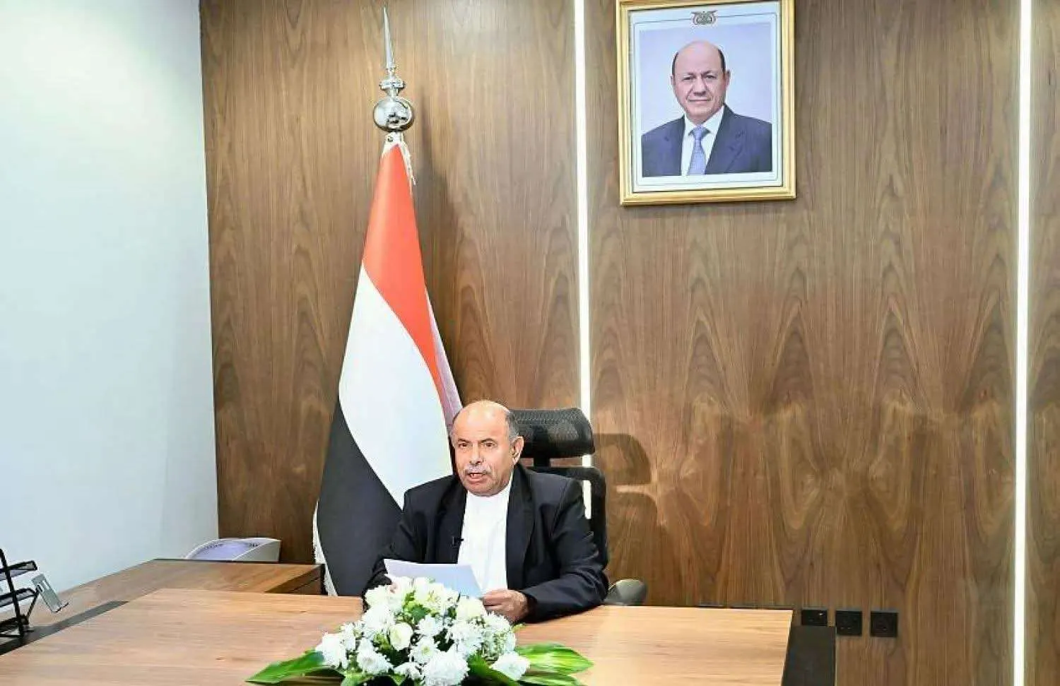 الصحفي عبدالرحمن انيس:ماذا سيستفيد الخنبشي إذا نفذ تهديده بمنع ارسال قواطر النفط الخام الى كهرباء عدن ؟