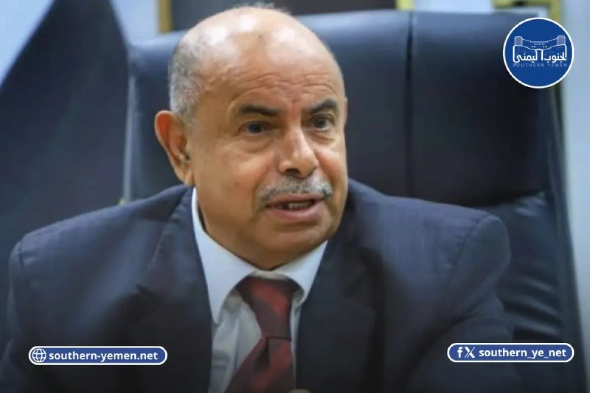 الخنبشي يلوح بوقف الإيرادات ويطالب بنصيب عادل من النفط للمحافظة